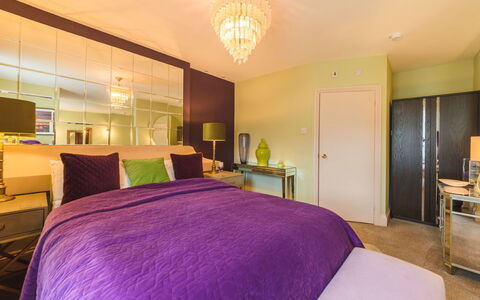 Torwood: Interieur Ontwerp, Meubilair, Flooring, Plafond, Verdieping, Slaapkamer, Bed, Verlichting, Kamer, Lichte Inrichting