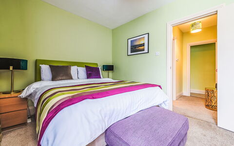 Wellswood: Interieur Ontwerp, Muur, Meubilair, Slaapkamer, Bed, Flooring, Verdieping, Laken, Plafond, Bedding