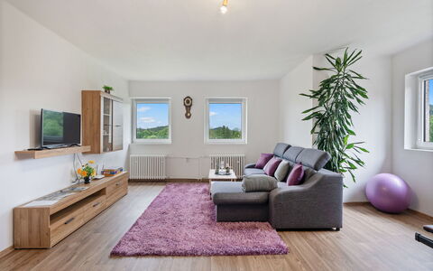 Happy Home: Meubilair, Interieur Ontwerp, Flooring, Bankstel, Verdieping, Woonkamer, Hout, Televisie, Plafond, Kamer
