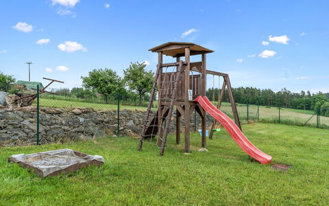 Happy Home: Dia Van De Speelplaats, Speeltoestel, Plain, Chute, Tuin, Gazon, Speelplaats, Backyard, Park, Werf