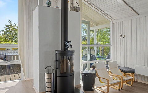 Sote - 330M from the Sea: Dak, Huis, Huis, Verblijf, Deur, Siding, Landgoed, Gazon, Werf, Veranda