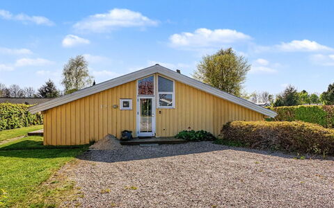 Sote - 330M from the Sea: Dak, Huis, Huis, Verblijf, Deur, Siding, Landgoed, Gazon, Werf, Veranda