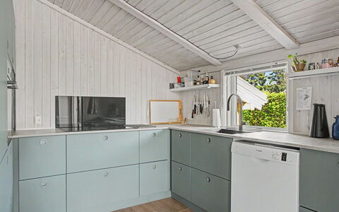 Sote - 330M from the Sea: Keuken, Hout, Major Appliance, Toestel Van De Keuken, Flooring, Cabinetry, Countertop, Verdieping, Gootsteen, Plafond