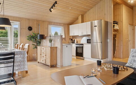 Loki - 200M from the Sea: Interieur Ontwerp, Hout, Meubilair, Flooring, Verdieping, Plafond, Kamer, Houten Vloer, Keuken, Keuken En Eettafel