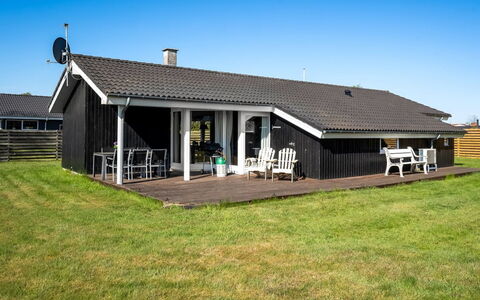 Loki - 200M from the Sea: Dak, Huis, Verblijf, Huis, Veranda, Landgoed, Boerderij, Schaduw, Siding, Garden Gebouwen