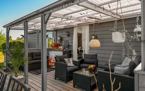 Ally - 1.2Km from the Sea: Meubilair, Interieur Ontwerp, Hout, Plafond, Flooring, Verdieping, Houten Vloer, Keuken En Eettafel, Tafel, Lichte Inrichting
