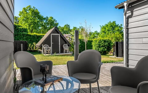 Ally - 1.2Km from the Sea: Meubilair, Interieur Ontwerp, Hout, Plafond, Flooring, Verdieping, Houten Vloer, Keuken En Eettafel, Tafel, Lichte Inrichting