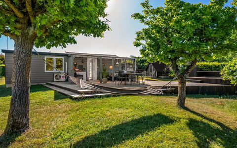 Ally - 1.2Km from the Sea: Meubilair, Interieur Ontwerp, Hout, Plafond, Flooring, Verdieping, Houten Vloer, Keuken En Eettafel, Tafel, Lichte Inrichting