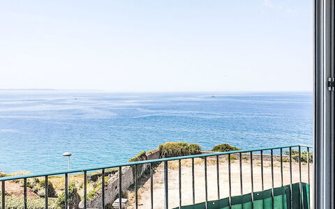Le Grand Lambert: Blauw, Dag, Zwemwater, Horizon, Zee, Oceaan, Kust En Oceanic Landvormen, Kust, Hek, Balkon