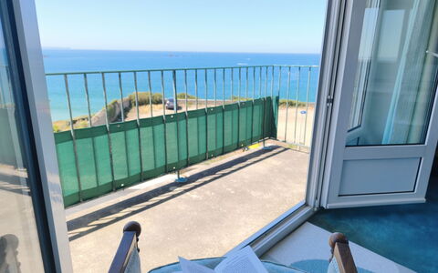 Le Grand Lambert: Blauw, Zwemwater, Zee, Horizon, Oceaan, Kust En Oceanic Landvormen, Kust, Strand, Balkon, Tropen