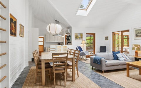 Pertti - 625M from the Sea: Meubilair, Interieur Ontwerp, Bankstel, Flooring, Verdieping, Hout, Plafond, Woonkamer, Houten Vloer, Kamer