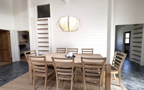 Pertti - 625M from the Sea: Meubilair, Hout, Flooring, Verdieping, Houten Vloer, Hardwood, Plank, Eetkamer, Beits, Stoel