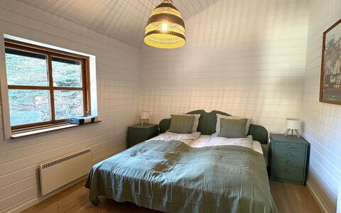 Pertti - 625M from the Sea: Interieur Ontwerp, Slaapkamer, Flooring, Hout, Bed, Verdieping, Plafond, Meubilair, Laken, Bedding