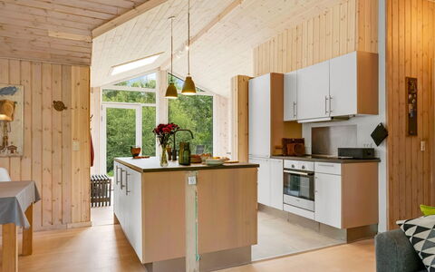 Uma - from the Sea: Meubilair, Interieur Ontwerp, Flooring, Keuken, Hout, Plafond, Lichte Inrichting, Verdieping, Countertop, Keuken En Eettafel