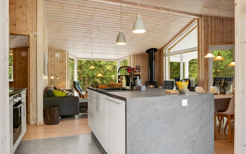 Uma - from the Sea: Flooring, Interieur Ontwerp, Keuken, Hout, Countertop, Plafond, Verdieping, Meubilair, Toestel Van De Keuken, Huishoudapparatuur