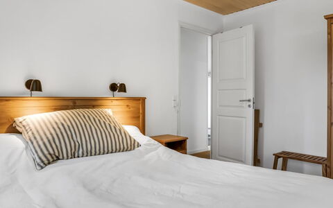 Linnea - from the Sea: Meubilair, Slaapkamer, Interieur Ontwerp, Bed, Hout, Flooring, Verdieping, Bedding, Plafond, Laken
