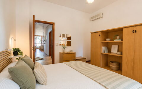 Villa Billona: Meubilair, Interieur Ontwerp, Flooring, Verdieping, Hout, Plafond, Bed, Kamer, Slaapkamer, Verlichting