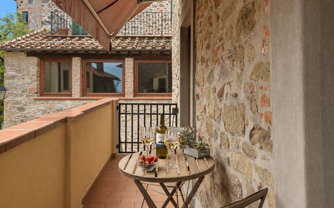 La Casa del Grillo Parlante: Muur, Interieur Ontwerp, Huis, Meubilair, Stoel, Kamerplant, Beits, Bloempot, Balkon, Keuken En Eettafel