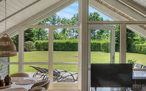 Troen - 400M from the Sea: Hout, Plafond, Interieur Ontwerp, Meubilair, Flooring, Verdieping, Stoel, Straal, Woonkamer, Hardwood