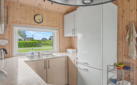 Wilma - 220M from the Sea: Hout, Plafond, Beits, Hardwood, Toestel Van De Keuken, Huishoudapparatuur, Keuken, Countertop, Multiplex, Cabinetry
