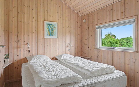 Wilma - 220M from the Sea: Hout, Slaapkamer, Huis, Bed, Bedding, Plafond, Hardwood, Plank, Laken, Bed Frame