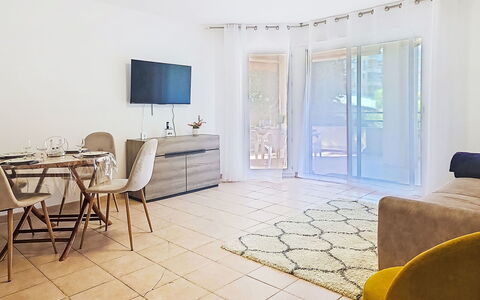 Nautica: Flooring, Meubilair, Interieur Ontwerp, Verdieping, Kamer, Stoel, Woonkamer, Appartement, Bankstel, Plafond