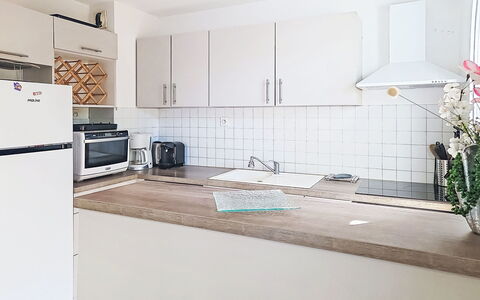Nautica: Keuken, Toestel Van De Keuken, Flooring, Major Appliance, Countertop, Interieur Ontwerp, Verdieping, Hout, Cabinetry, Meubilair