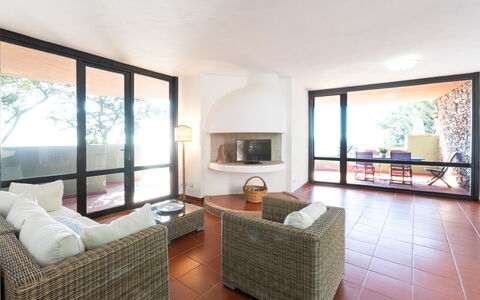 Villa Boi: Meubilair, Interieur Ontwerp, Flooring, Verdieping, Hout, Plafond, Woonkamer, Kamer, Bankstel, Tafel