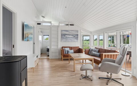 Saku - 375M from the Sea: Interieur Ontwerp, Flooring, Hout, Verdieping, Plafond, Meubilair, Bankstel, Houten Vloer, Woonkamer, Huis