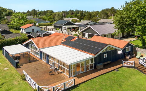 Saku - 375M from the Sea: Huis, Huis, Dak, Landgoed, Verblijf, Veranda, Toevlucht, Schaduw, Werf, Eco Hotel