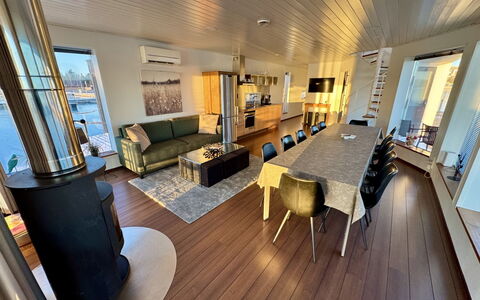 Villa Helmi: Flooring, Hout, Houten Vloer, Verdieping, Interieur Ontwerp, Meubilair, Hardwood, Huis, Laminaatvloer, Woonkamer