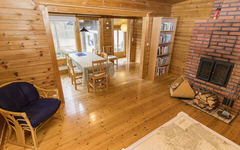 Villa Jumalvik: Hout, Flooring, Verdieping, Interieur Ontwerp, Plafond, Houten Vloer, Kamer, Meubilair, Hardwood, Beits