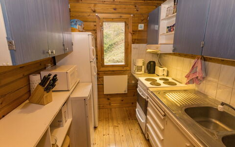 Villa Jumalvik: Hout, Flooring, Verdieping, Interieur Ontwerp, Kamer, Huis, Meubilair, Keuken, Beits, Plafond