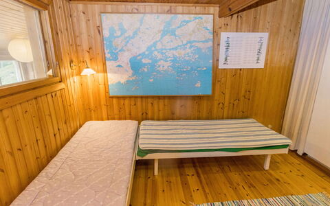 Villa Jumalvik: Flooring, Verdieping, Hout, Interieur Ontwerp, Slaapkamer, Houten Vloer, Kamer, Beits, Bed, Hardwood