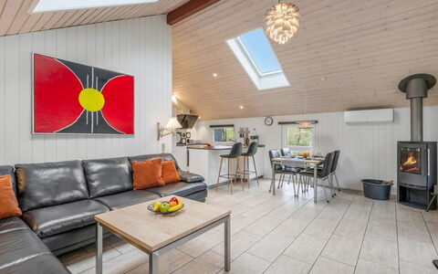 Swartebrand - 400M to the Fjord: Hout, Meubilair, Plafond, Interieur Ontwerp, Woonkamer, Huis, Flooring, Bankstel, Kamer, Stoel