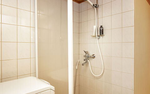 Villa Underberg: Badkamer, Muur, Flooring, Loodgieterswerkinrichting, Verdieping, Interieur Ontwerp, Douchekop, Douche, Loodgieter, Kraan
