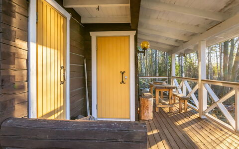 Villa Karmu: Hout, Flooring, Verdieping, Hardwood, Houten Vloer, Beits, Plank, Huis, Deur, Veranda