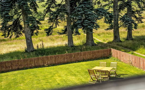 Wester Caiplich: Gras, Land Lot, Gazon, Tuin, Groundcover, Weide, Buitenmeubels, Landscaping, Werf, Backyard