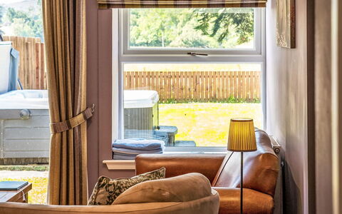 Wester Caiplich: Meubilair, Interieur Ontwerp, Hout, Textiel, Flooring, Huis, Verdieping, Kamer, Raambekleding, Woonkamer