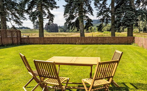 Wester Caiplich: Meubilair, Hout, Buitenmeubels, Stoel, Land Lot, Buitentafel, Beits, Tuin, Hardwood, Gazon