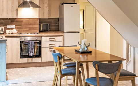 Dalnaglar Cottage: Meubilair, Interieur Ontwerp, Flooring, Hout, Verdieping, Stoel, Kamer, Keuken, Tafel, Plafond