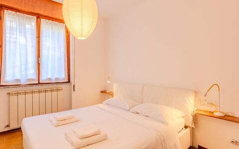 Casa Elena: Muur, Interieur Ontwerp, Hout, Bed, Slaapkamer, Laken, Verdieping, Bedding, Kamer, Bed Frame