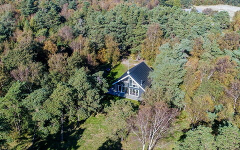 Aman - 100M from the Sea: Gras, Hout, Landelijk Gebied, Struik, Verblijf, Dak, Plain, Land Lot, Huis, Groundcover