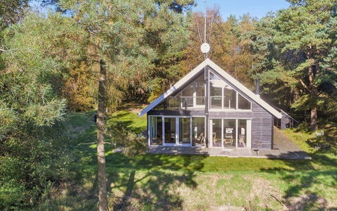 Aman - 100M from the Sea: Gras, Hout, Landelijk Gebied, Struik, Verblijf, Dak, Plain, Land Lot, Huis, Groundcover