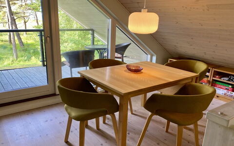 Aman - 100M from the Sea: Meubilair, Interieur Ontwerp, Flooring, Verdieping, Stoel, Hout, Tafel, Houten Vloer, Keuken En Eettafel, Eetkamer