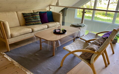 Aman - 100M from the Sea: Meubilair, Hout, Flooring, Verdieping, Houten Vloer, Stoel, Woonkamer, Hardwood, Beits, Laminaatvloer