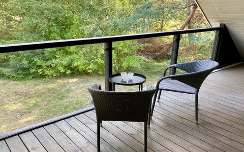 Aman - 100M from the Sea: Meubilair, Hout, Buitenmeubels, Stoel, Buitentafel, Dek, Balkon, Veranda, Hardwood, Beits