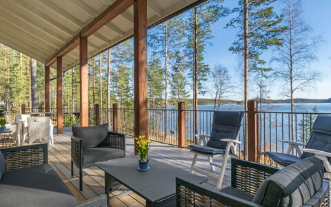 Tuulentupa: Hout, Interieur Ontwerp, Meubilair, Plafond, Flooring, Verdieping, Stoel, Hardwood, Veranda, Schaduw
