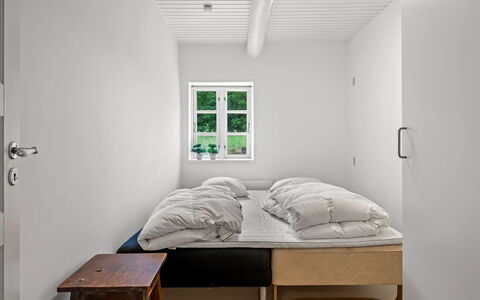 Chrissie - 3Km from the Sea: Bed, Slaapkamer, Muur, Hout, Meubilair, Verdieping, Interieur Ontwerp, Flooring, Laken, Bedding