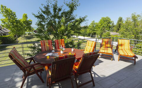 Posha: Meubilair, Stoel, Buitenmeubels, Tafel, Buitentafel, Hardwood, Schaduw, Beits, Tuin, Patio
